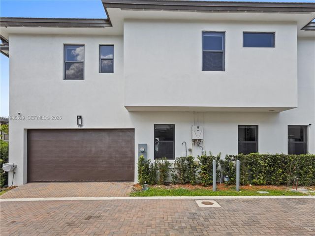 8281 NW 48th Ter, Doral, FL 33166