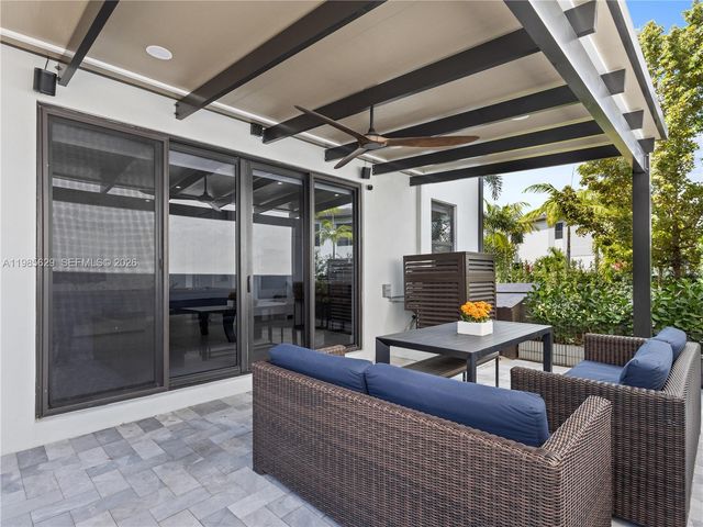 8281 NW 48th Ter, Doral, FL 33166