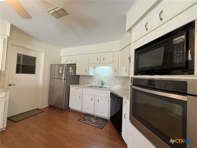 141 Seascape Drive, Port Lavaca, TX 77979