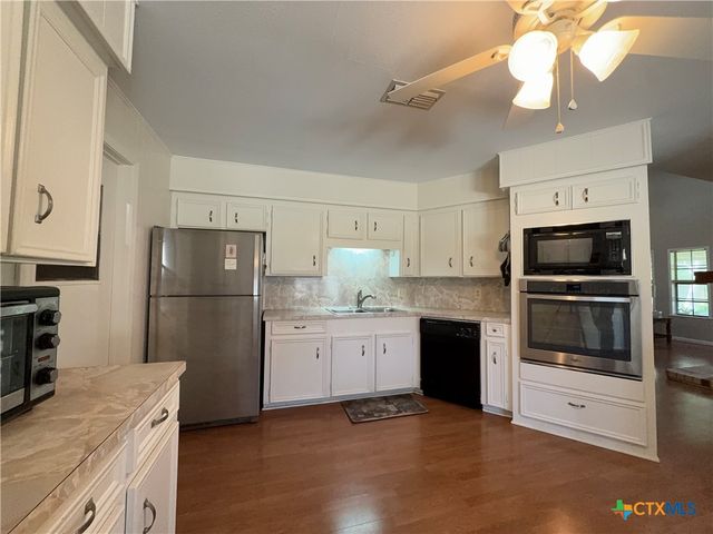 141 Seascape Drive, Port Lavaca, TX 77979