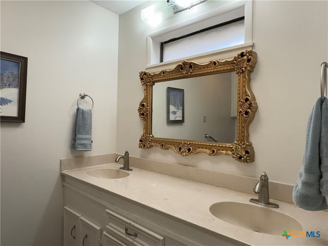 141 Seascape Drive, Port Lavaca, TX 77979