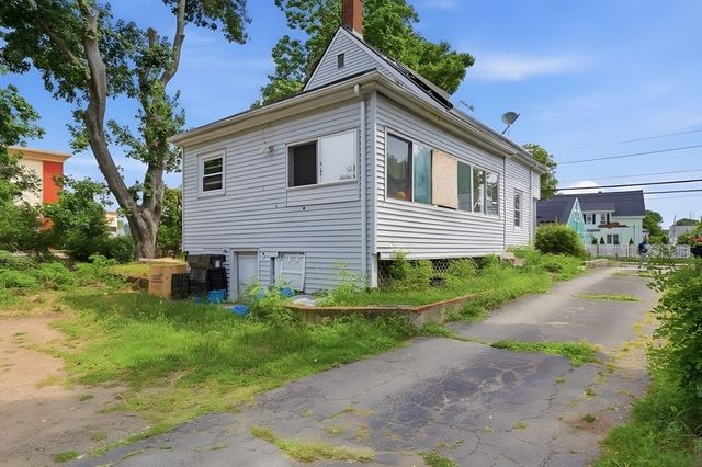 21 Lyman, Brockton, MA 02302