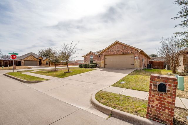 1349 Broadmoor Drive, Burleson, TX 76028