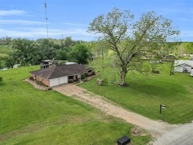112 County Road 152, Bay City, TX 77414