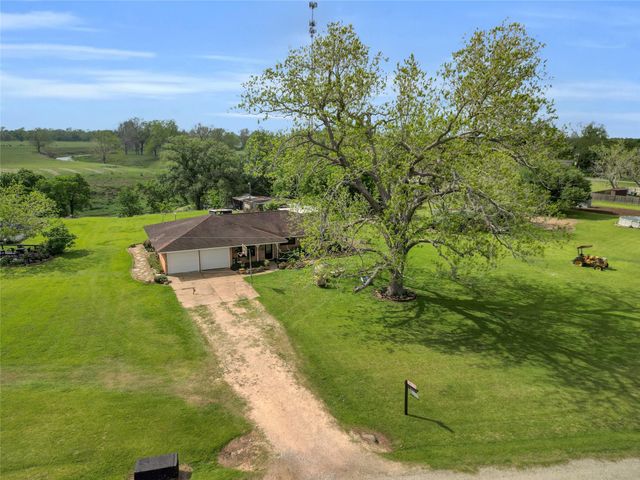 112 County Road 152, Bay City, TX 77414