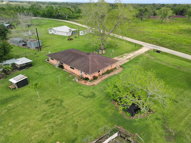 112 County Road 152, Bay City, TX 77414