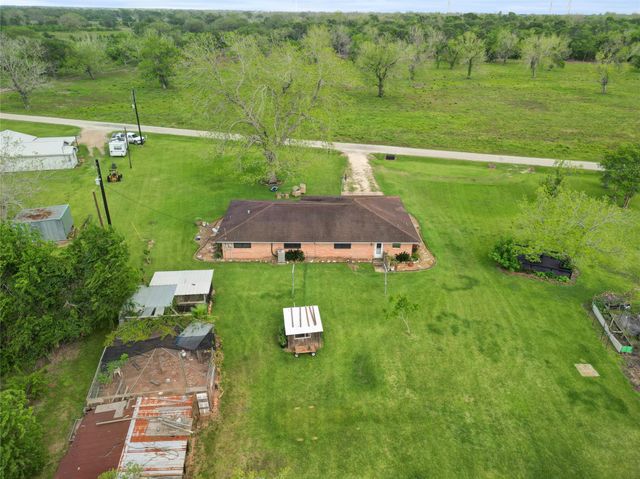 112 County Road 152, Bay City, TX 77414