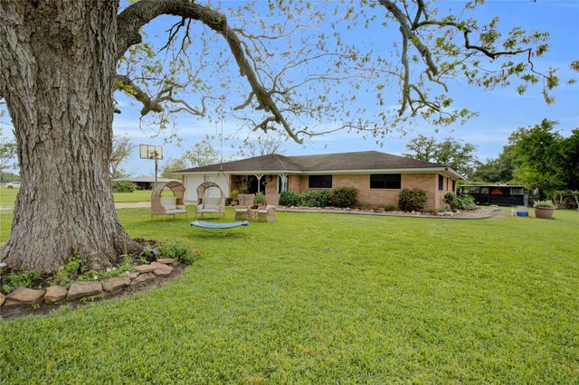 112 County Road 152, Bay City, TX 77414