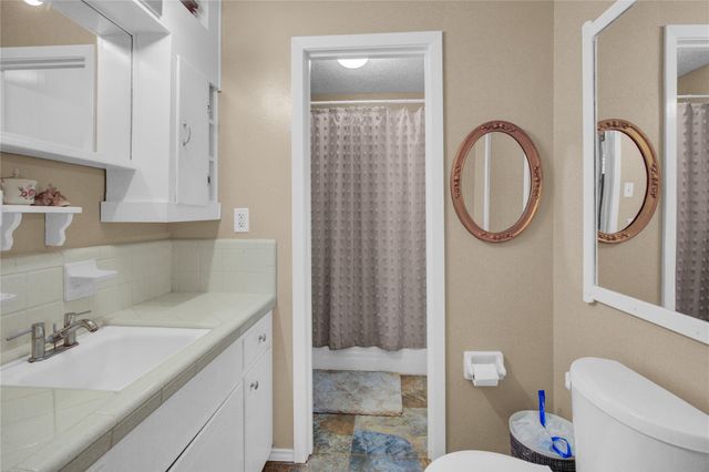 112 County Road 152, Bay City, TX 77414