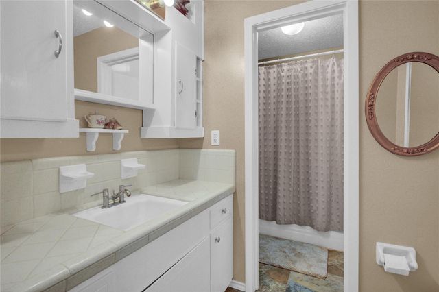 112 County Road 152, Bay City, TX 77414
