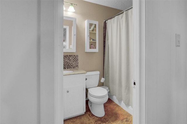 112 County Road 152, Bay City, TX 77414