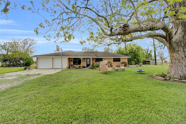 112 County Road 152, Bay City, TX 77414