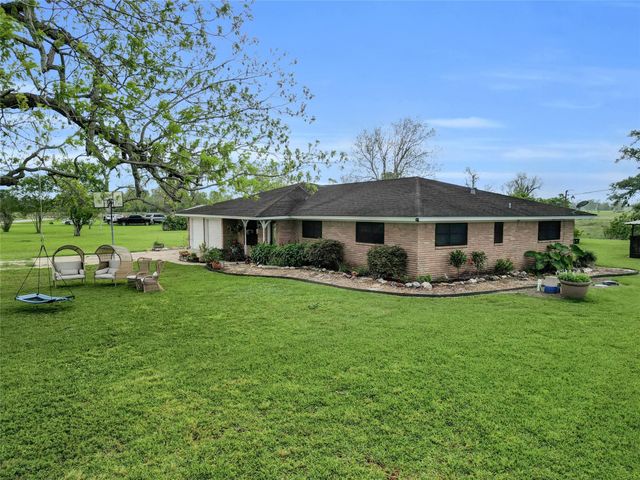 112 County Road 152, Bay City, TX 77414