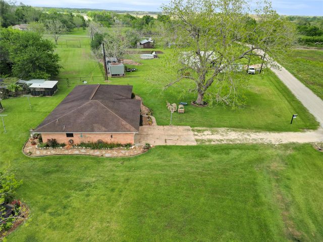 112 County Road 152, Bay City, TX 77414