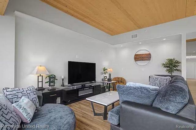 901 Adelaide Circle 601, Muskegon, MI 49441