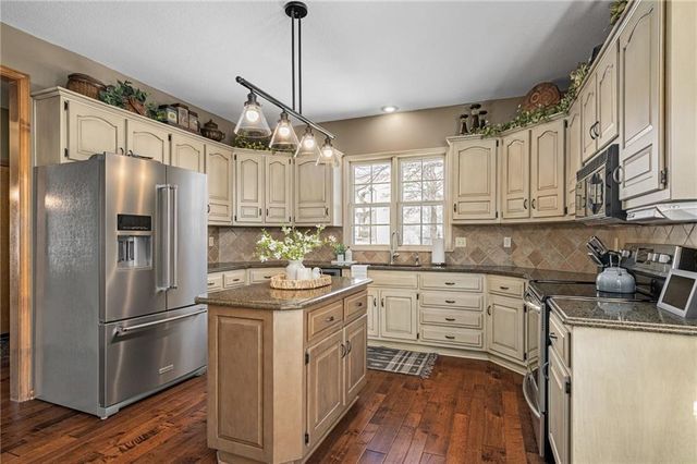 13209 S Locust Street, Olathe, KS 66062