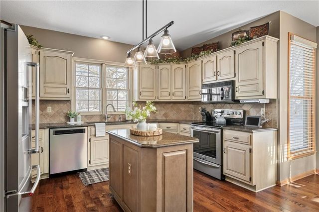 13209 S Locust Street, Olathe, KS 66062