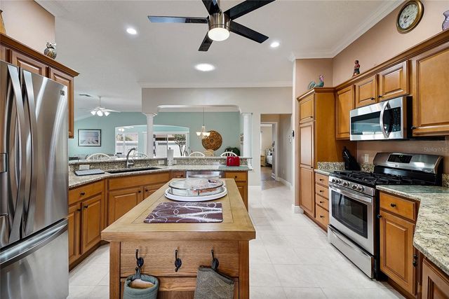 725 KINGSTON WAY, The Villages, FL 32162