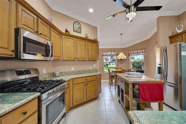 725 KINGSTON WAY, The Villages, FL 32162