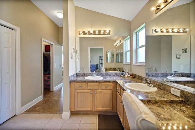 725 KINGSTON WAY, The Villages, FL 32162