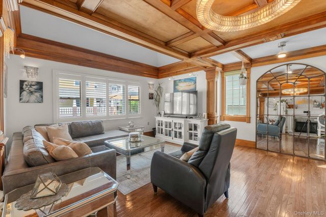 125 Taft Avenue, Long Beach, NY 11561