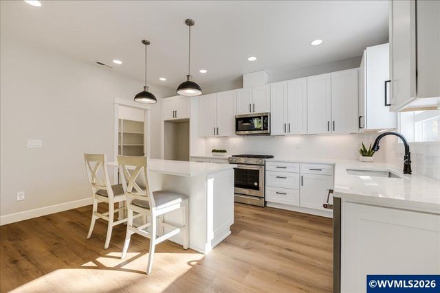 1774 Ammon St NW, Salem, OR 97304