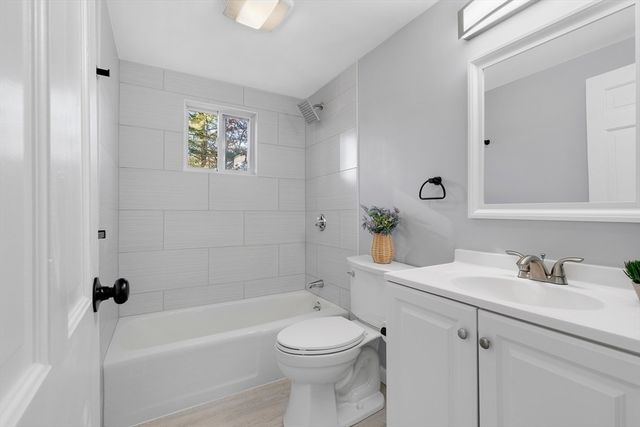 17 Fresh Pond Cir, Plymouth, MA 02360