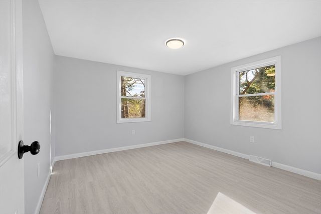17 Fresh Pond Cir, Plymouth, MA 02360
