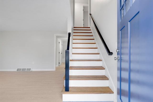 17 Fresh Pond Cir, Plymouth, MA 02360