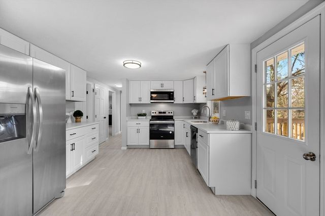 17 Fresh Pond Cir, Plymouth, MA 02360