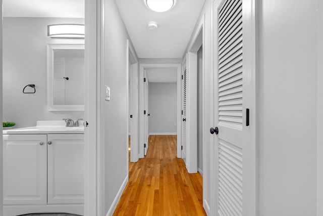 17 Fresh Pond Cir, Plymouth, MA 02360