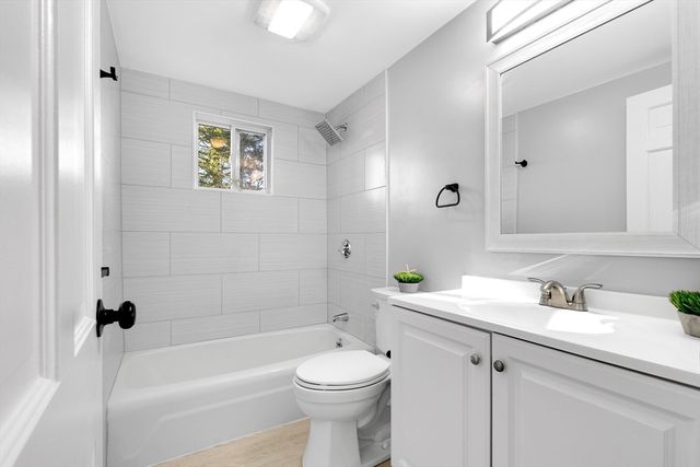 17 Fresh Pond Cir, Plymouth, MA 02360