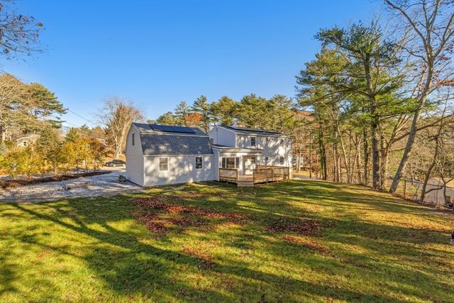17 Fresh Pond Cir, Plymouth, MA 02360