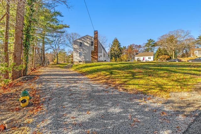 17 Fresh Pond Cir, Plymouth, MA 02360