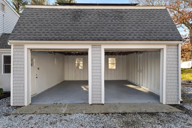 17 Fresh Pond Cir, Plymouth, MA 02360