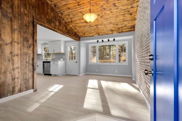 17 Fresh Pond Cir, Plymouth, MA 02360