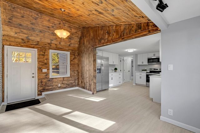 17 Fresh Pond Cir, Plymouth, MA 02360