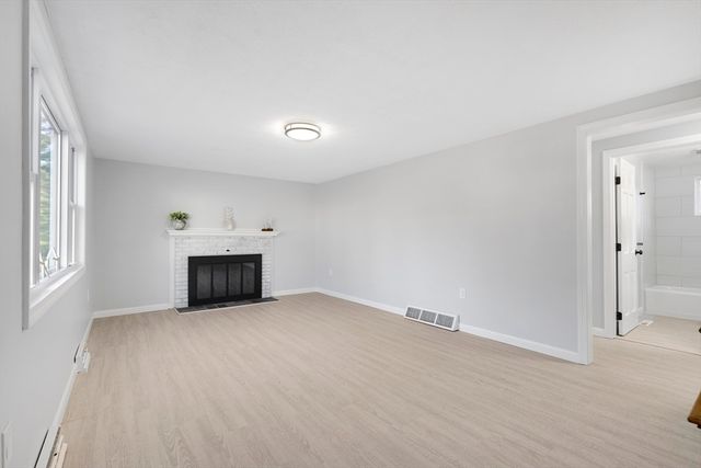 17 Fresh Pond Cir, Plymouth, MA 02360