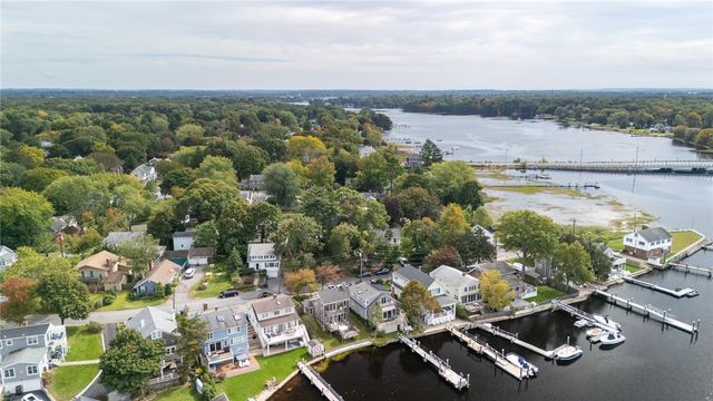 11 Riverview Drive, Barrington, RI 02806