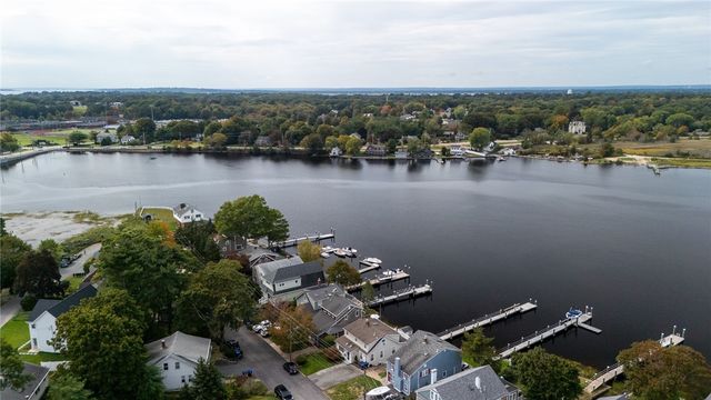 11 Riverview Drive, Barrington, RI 02806