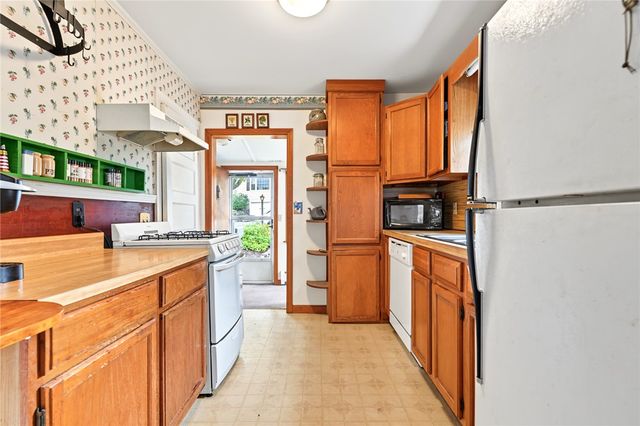 11 Riverview Drive, Barrington, RI 02806