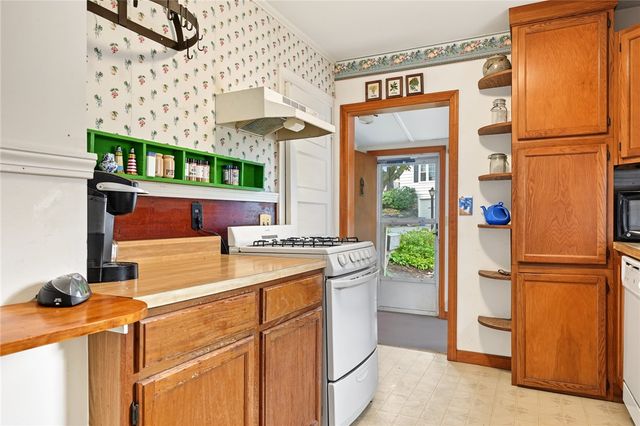 11 Riverview Drive, Barrington, RI 02806