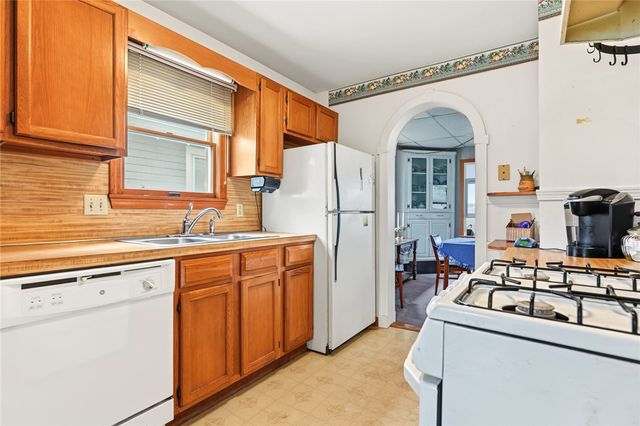 11 Riverview Drive, Barrington, RI 02806