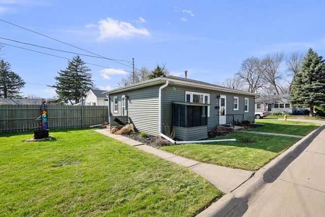 1226 26th Street, Bettendorf, IA 52722