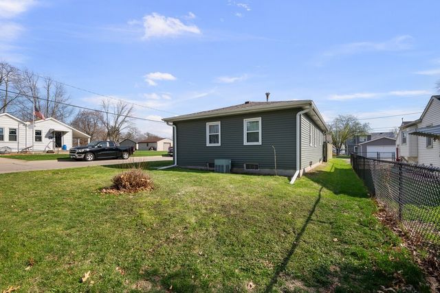 1226 26th Street, Bettendorf, IA 52722