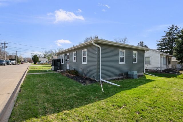 1226 26th Street, Bettendorf, IA 52722