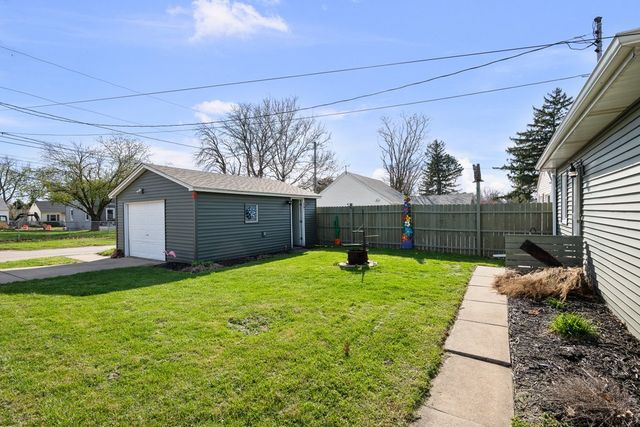 1226 26th Street, Bettendorf, IA 52722