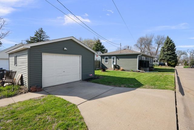 1226 26th Street, Bettendorf, IA 52722