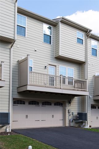 1719 St Johns Ln, Franklin Park, PA 15143