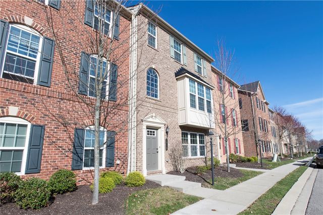 1719 St Johns Ln, Franklin Park, PA 15143